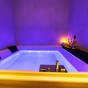 https://elite-accommodations-hydromassage-pool.taorminaitalyhotels.com